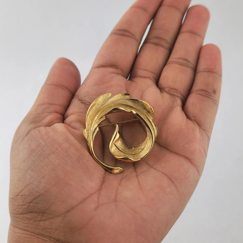 Monet Vintage Gold Tone Swirl Leaf Brooch Textured Brushed Botanical Pin‎